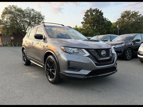 Used 2018 Nissan Rogue SV FWD image 1