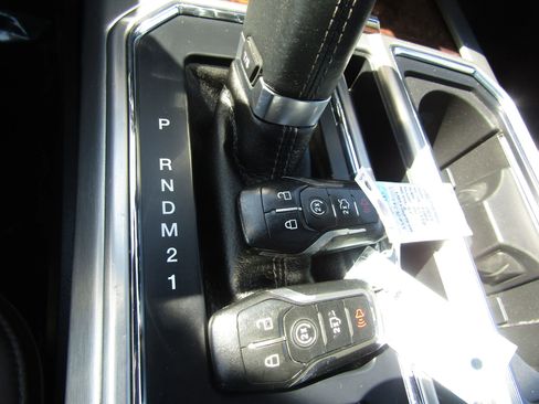 Used 2015 Ford F150 Platinum w/ Technology Package image 24