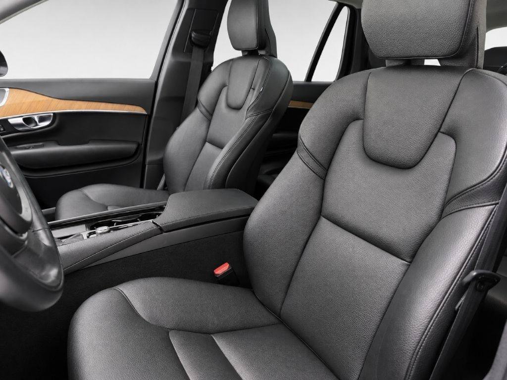 Used 2022 Volvo XC90 T6 Momentum w/ Climate Package AWD/4WD image 9