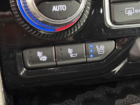 Used 2023 GMC Yukon Denali AWD/4WD image 30