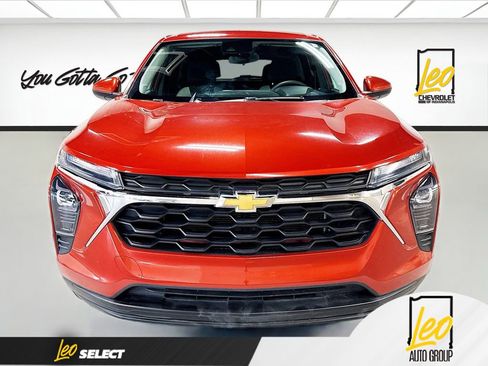 Used 2024 Chevrolet Trax LS w/ LS Convenience Package image 2