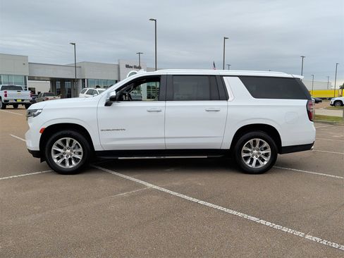 Used 2023 Chevrolet Suburban Premier image 5