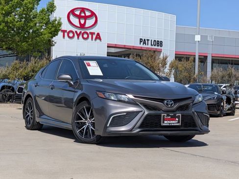 Used 2024 Toyota Camry SE image 2