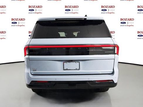 New 2025 Lincoln Navigator Reserve w/ Jet Appearance Package AWD/4WD image 6
