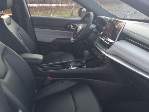 Used 2025 Jeep Compass Limited image 22