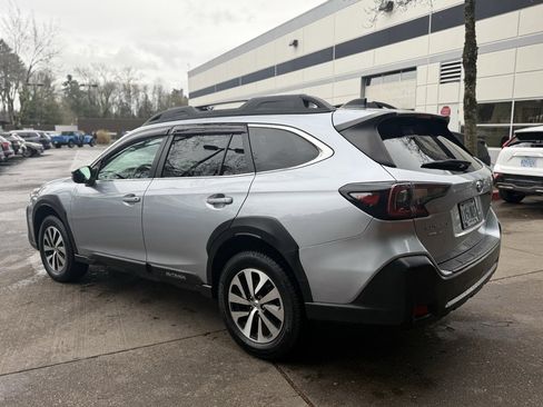 Used 2023 Subaru Outback Premium image 13