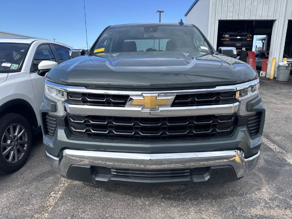 Used 2025 Chevrolet Silverado 1500 LT RWD image 3
