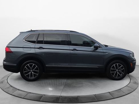 Used 2021 Volkswagen Tiguan SE w/ Panoramic Sunroof Package FWD image 6