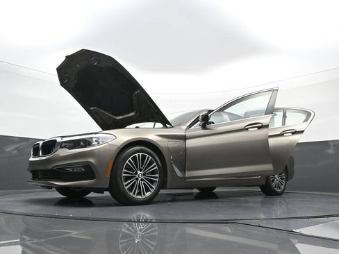 Used 2018 BMW 530e xDrive AWD/4WD image 40