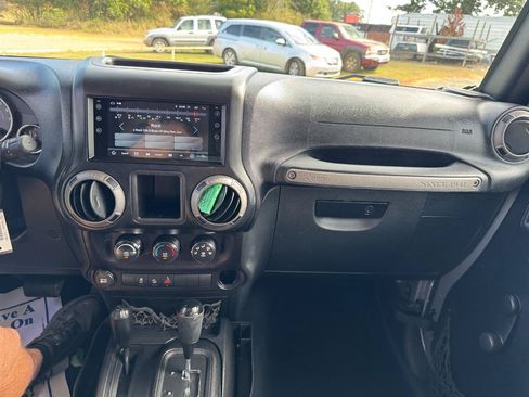 Used 2015 Jeep Wrangler 4WD Sport image 33