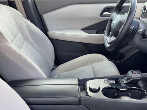 Certified 2025 Nissan Rogue SV image 10