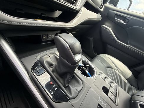 Used 2024 Toyota Highlander XSE FWD image 22