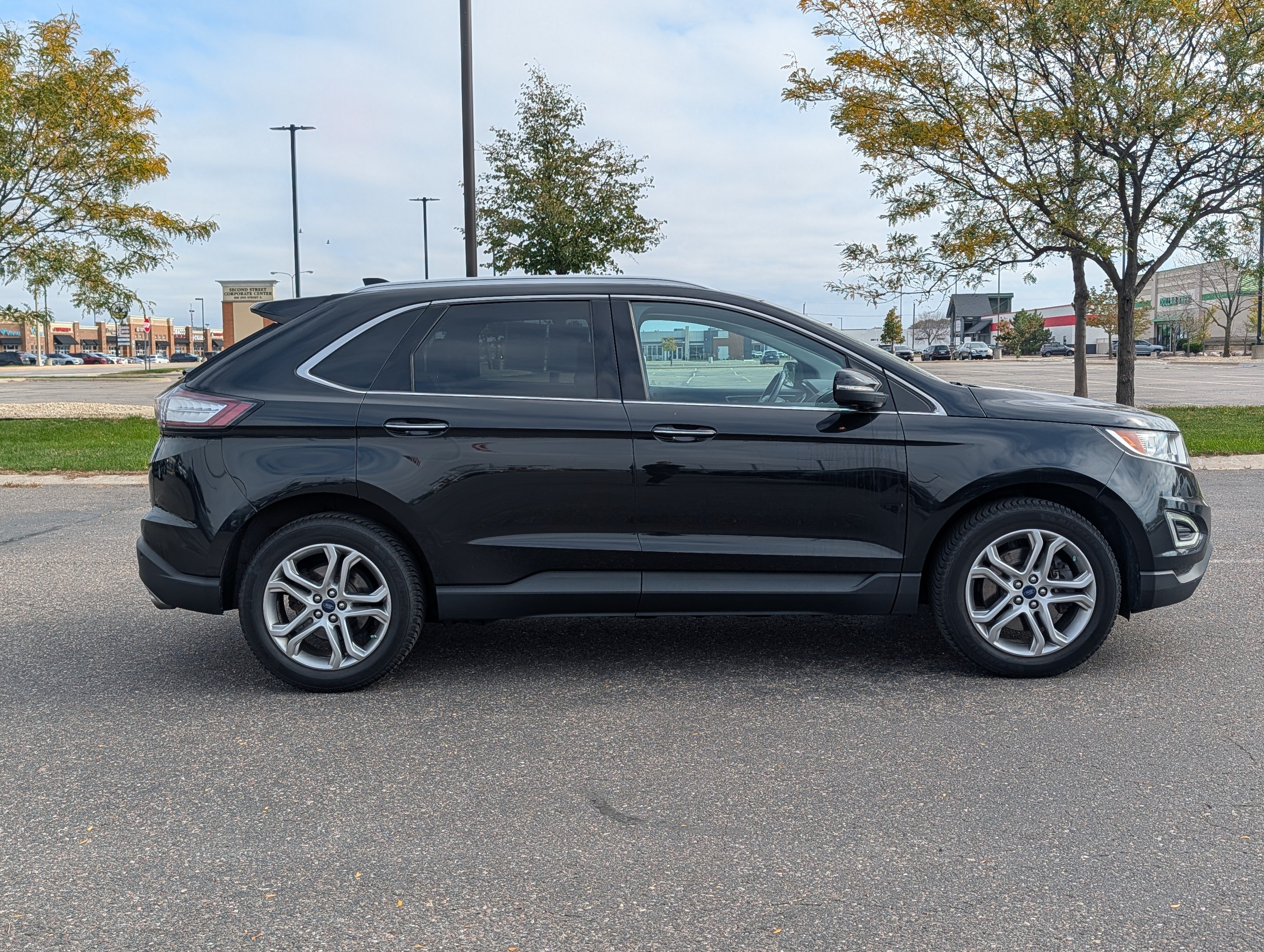 Used 2015 Ford Edge Titanium w/ Technology Package AWD/4WD image 6