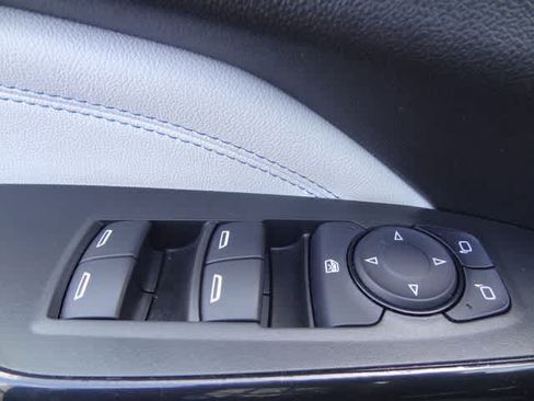 Used 2025 Chevrolet Trax LT FWD image 14
