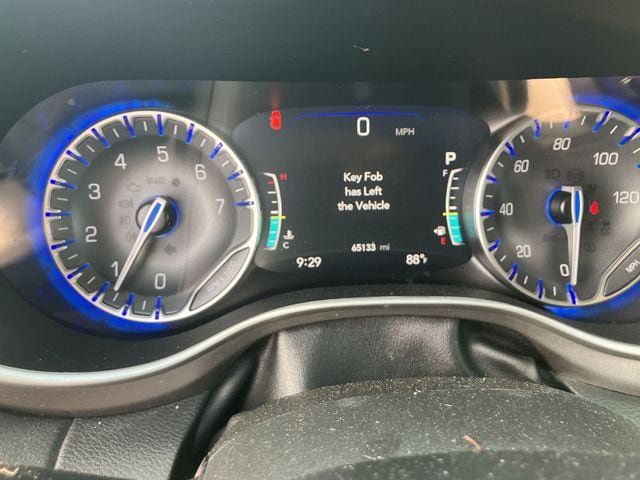 Used 2023 Chrysler Pacifica Touring-L FWD image 21