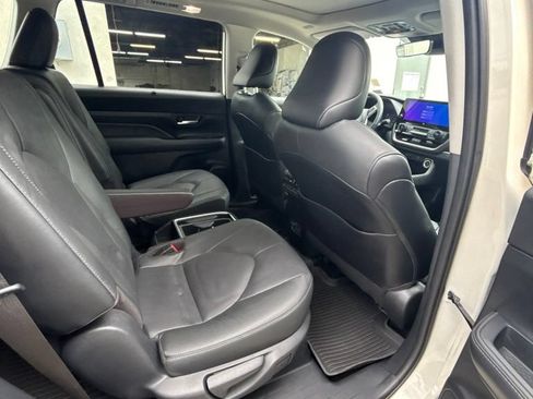 Used 2024 Toyota Grand Highlander AWD Hybrid image 14