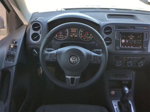 Used 2017 Volkswagen Tiguan Limited w/ Premium Package image 17
