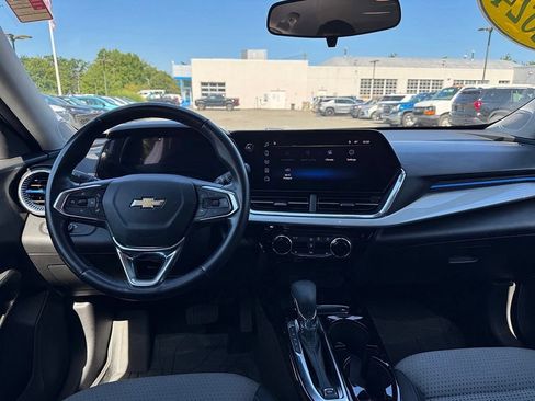Certified 2024 Chevrolet Trax LT w/ Driver Confidence Package FWD image 19