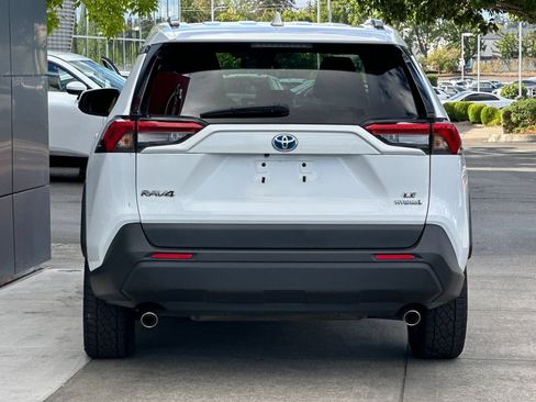 Used 2023 Toyota RAV4 LE AWD/4WD image 4