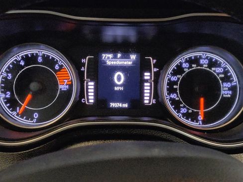 Used 2019 Jeep Cherokee Latitude w/ Cold Weather Group AWD/4WD image 23