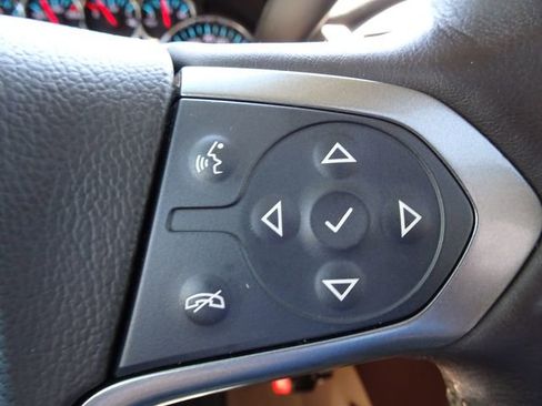 Used 2018 Chevrolet Suburban LT AWD/4WD image 32