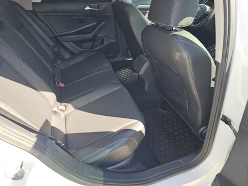 Used 2019 Volkswagen Jetta SE FWD image 5