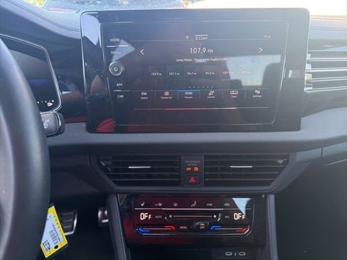 Used 2025 Volkswagen Jetta Sport image 9