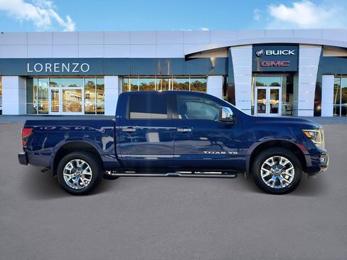 Used 2020 Nissan Titan SL w/ Moonroof Package image 4