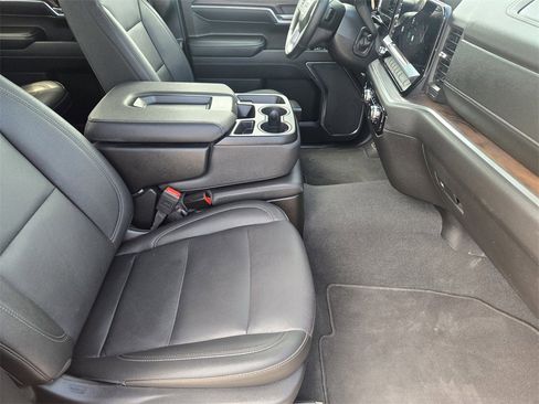 Certified 2024 GMC Sierra 1500 SLT image 9