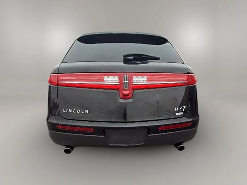Used 2010 Lincoln MKT AWD image 4