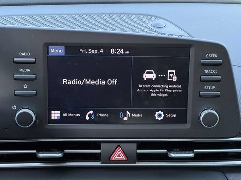 Used 2025 Hyundai Elantra SE FWD image 3