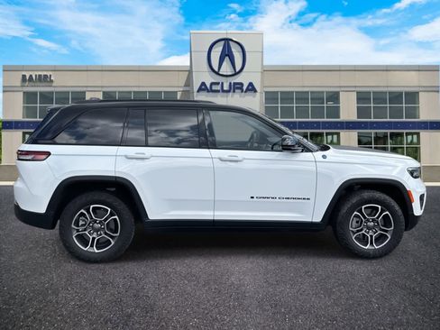 Used 2023 Jeep Grand Cherokee Trailhawk image 6