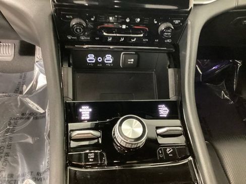 Used 2025 Jeep Grand Cherokee Overland w/ Adv Protech Group III AWD/4WD image 19