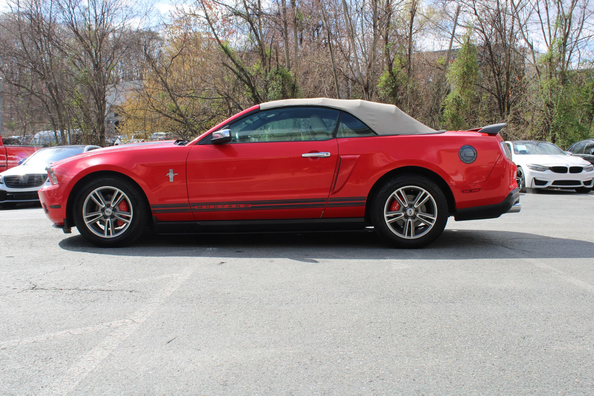 Used 2010 Ford Mustang Convertible RWD image 21
