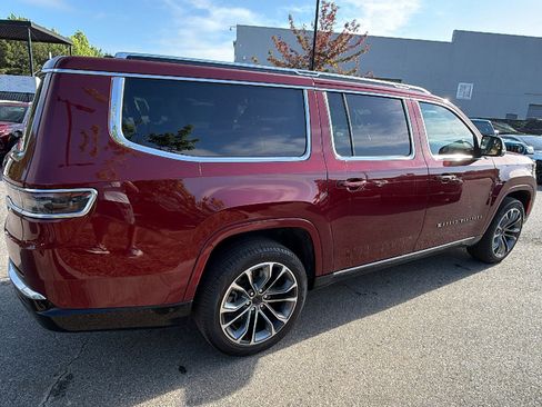 Used 2025 Jeep Grand Wagoneer L Series III AWD/4WD image 8