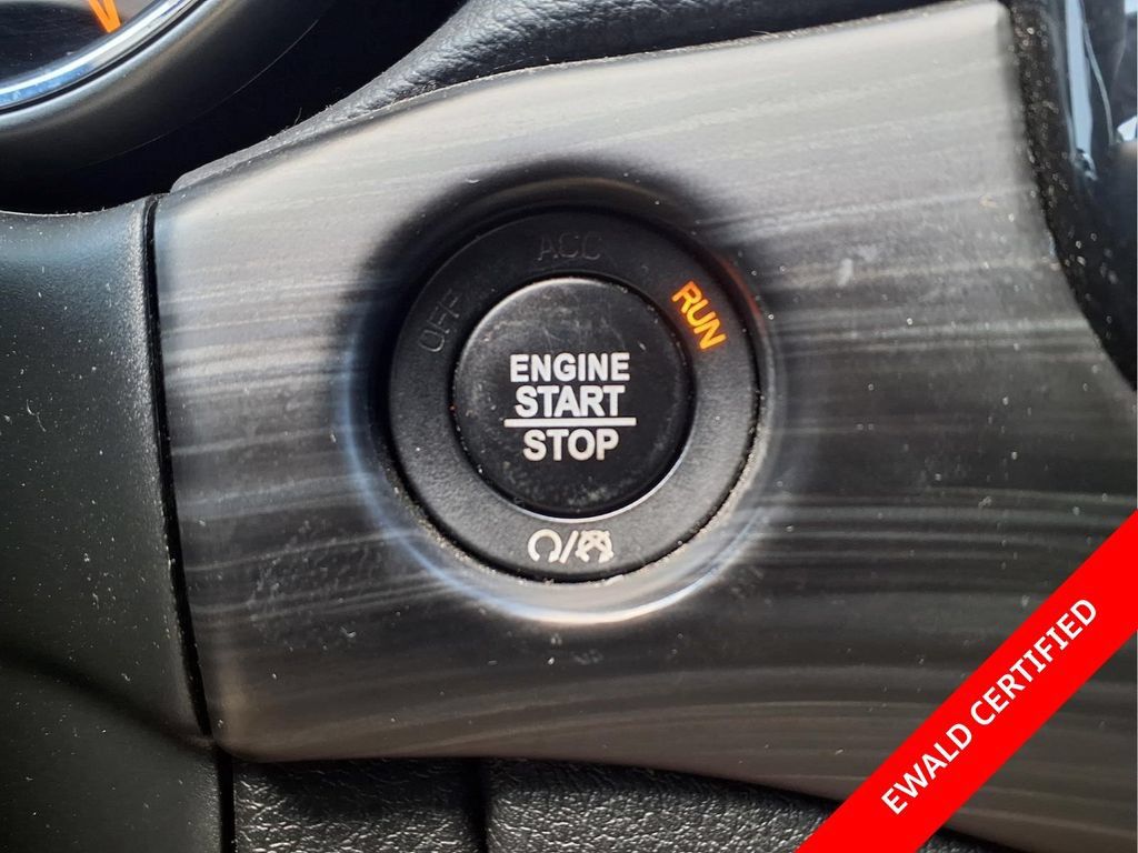 Used 2021 Jeep Grand Cherokee Altitude AWD/4WD image 21