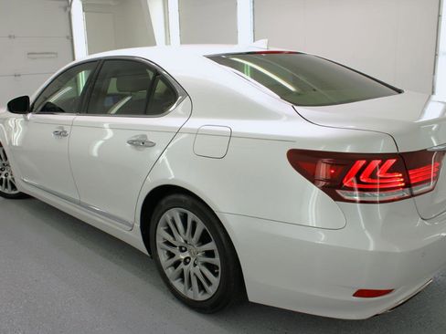 Used 2016 Lexus LS 460 w/ Comfort Package image 16