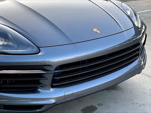 Used 2020 Porsche Cayenne image 32