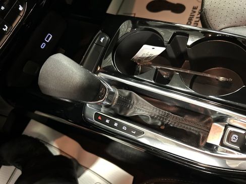 Used 2024 Chevrolet Trax LT w/ Sunroof Package image 20