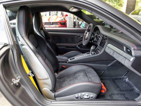Certified 2018 Porsche 911 GT3 RWD image 58