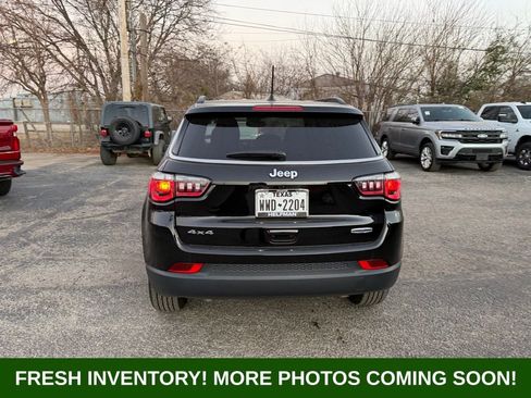 Used 2025 Jeep Compass Latitude image 5