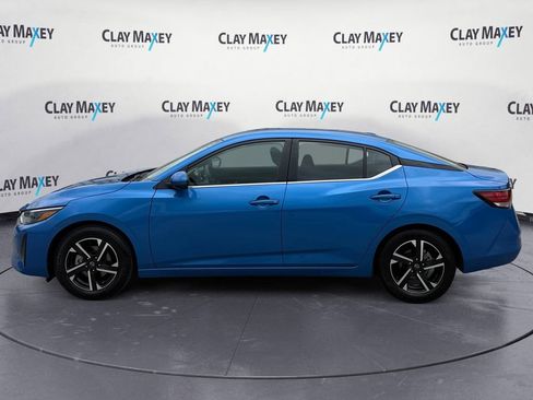 Used 2024 Nissan Sentra SV FWD image 2