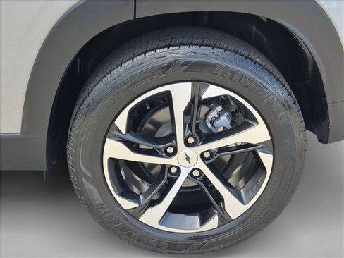 Used 2024 Chevrolet Trax RS w/ Driver Confidence Package FWD image 22