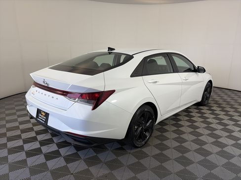 Certified 2022 Hyundai Elantra SEL FWD image 7