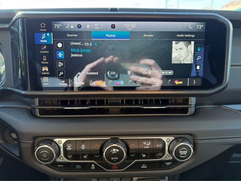 Used 2024 Jeep Wrangler Sahara image 17