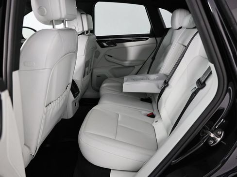Certified 2026 Porsche Macan AWD/4WD image 28
