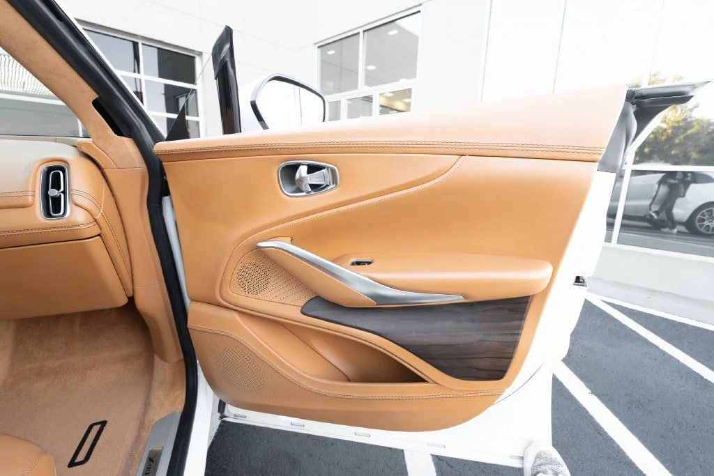 Used 2022 Aston Martin DBX AWD/4WD image 46