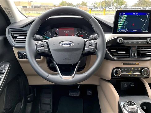 Used 2022 Ford Escape SEL image 5