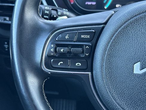Used 2022 Kia Niro EX image 28