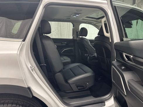 Used 2025 Kia Telluride S image 49
